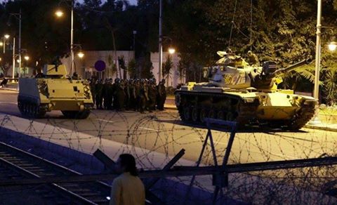 Неконтролируемый "генштаб Турции" сообщил о задержании руководства страны и отключил ТВ