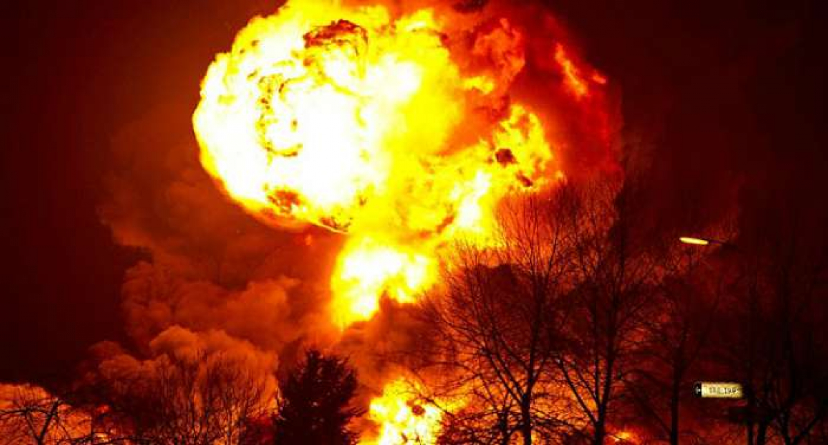 Российская ракета рухнула в Казахстане рядом с селом: "Два громких взрыва", - военные РФ молчат 
