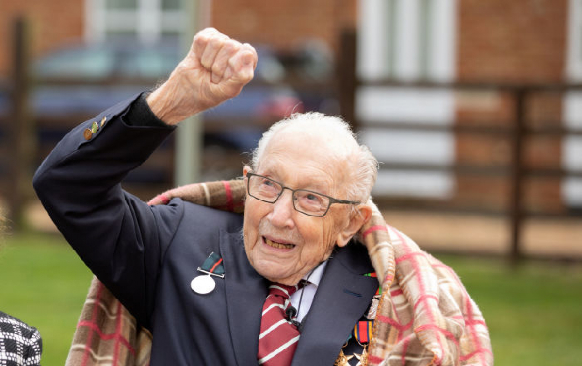 Российские журналисты создали фейк, переврав историю с благородным поступком 99-летнего британского ветерана Мура