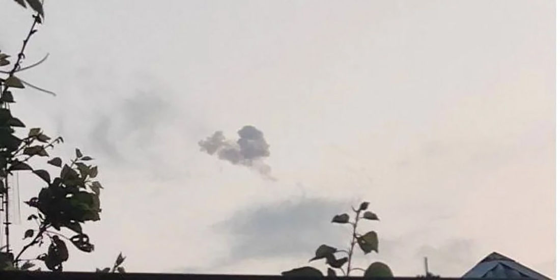 Серия взрывов в Бердянске: ревет сирена, поднимается дым