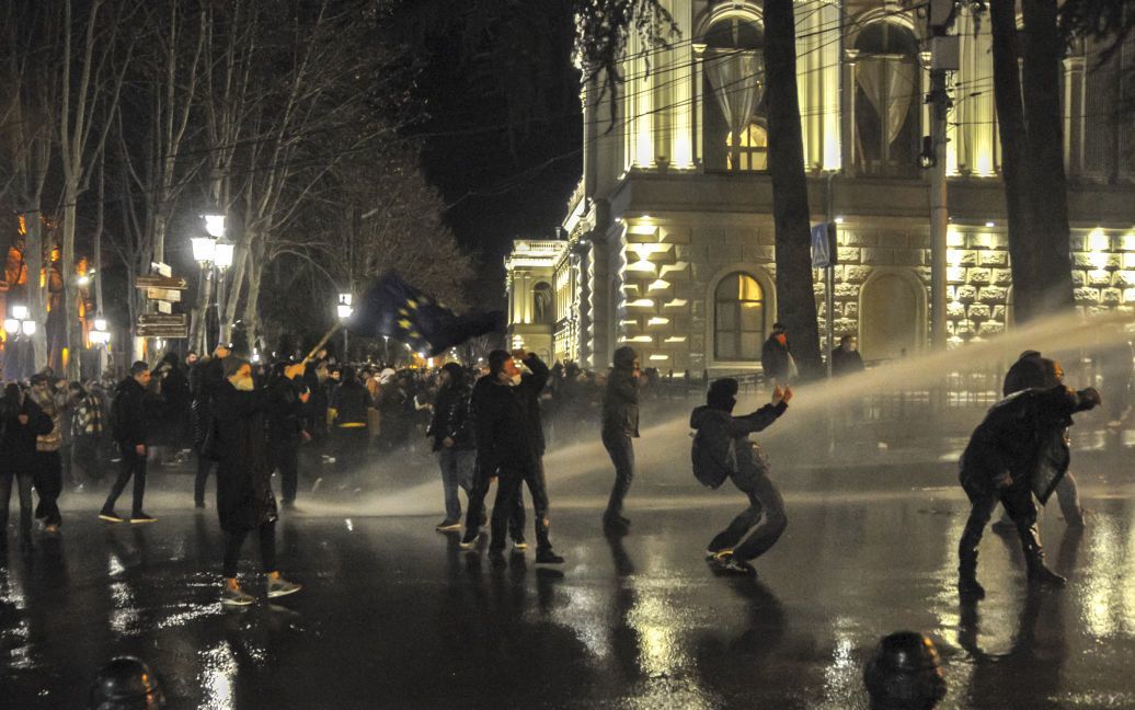 Грузинский народ не сдается: в Тбилиси люди снова вышли на протесты, улицы переполнены – видео