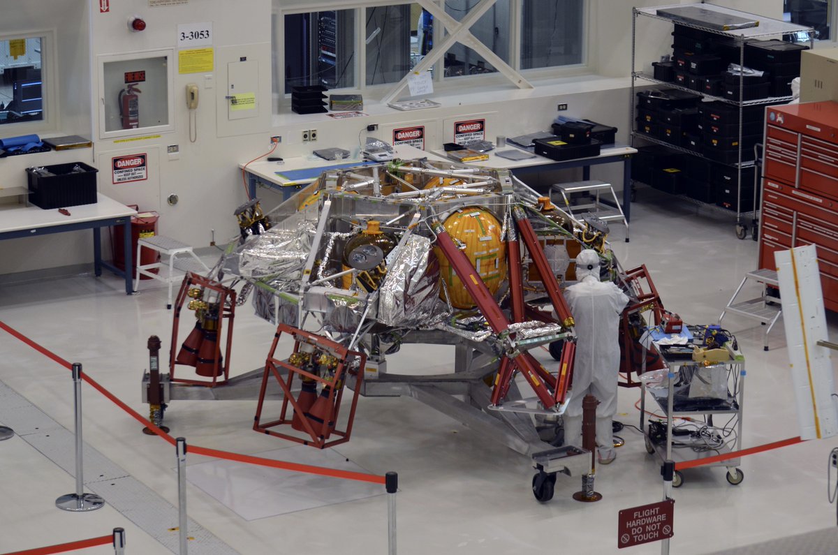 Навстречу Красной планете: NASA собирает новый марсоход Mars 2020 - кадры