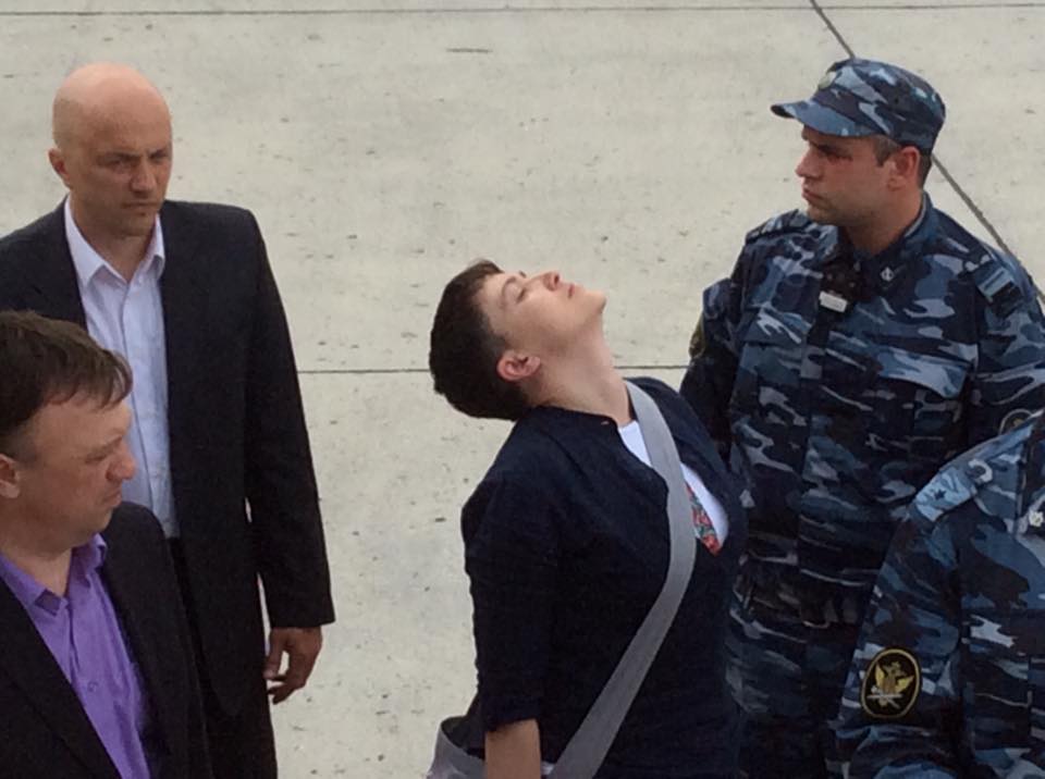 Операция "Савченко": Геращенко раскрыла подробности едва не сорванного освобождения пленницы, прошедшего при контроле СБУ