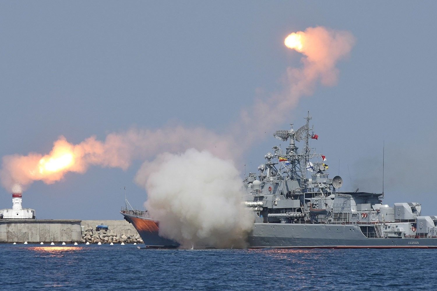 ​Корабль армии Путина в Черном море нанес удар по собственному самолету, - ВМС Украины