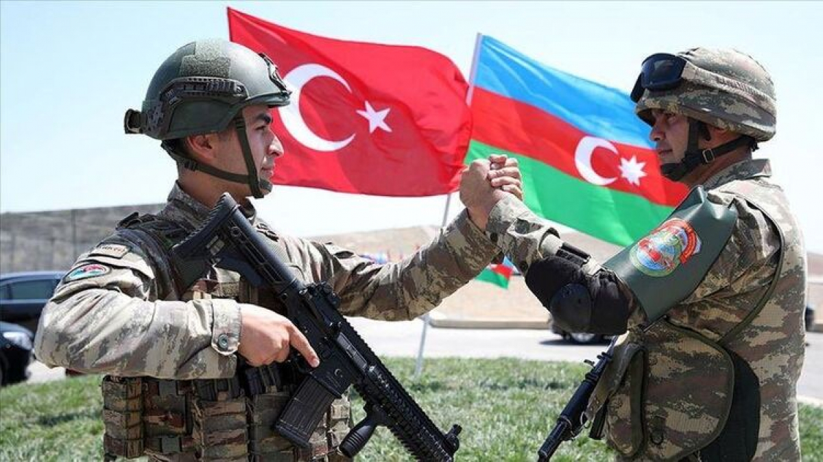 Пакистан грозит "стереть" Армению, у Азербайджана будут хорошие новости с фронта - источник 
