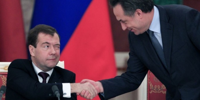 Дурень думкою багатіє: "двухпортфельный министр" Мутко заявил, что Россия "порвет всех" в футболе, насмешив Медведева