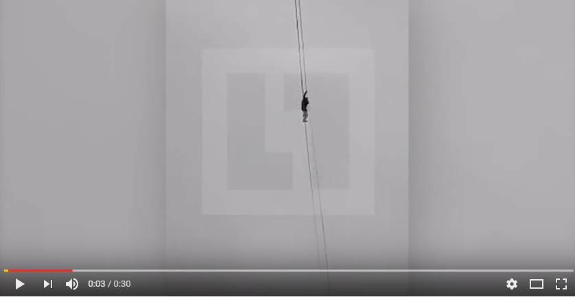 В России 20-летний кальянщик-наркоман погиб мгновенно, сорвавшись с 30-метровой высоты: жуткое видео падения вызвало ажиотаж в Сети