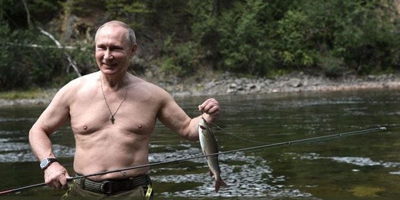   В европейской прессе президента РФ открыто зовут "Путолини" , сравнивая  с итальянским фашистом Муссолини и прочими сумасшедшими диктаторами прошедших эпох