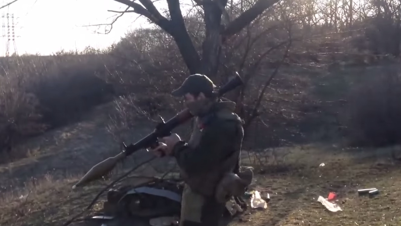  Террористы ДНР устроили "рыбалку" с гранатометом