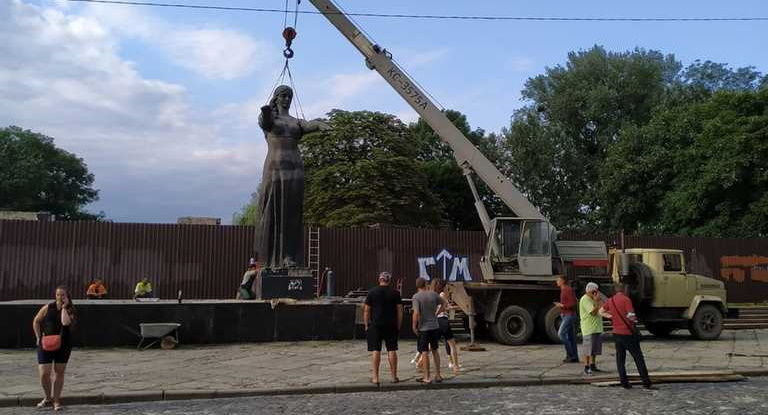 Во Львове окончательно демонтирован монумент Славы