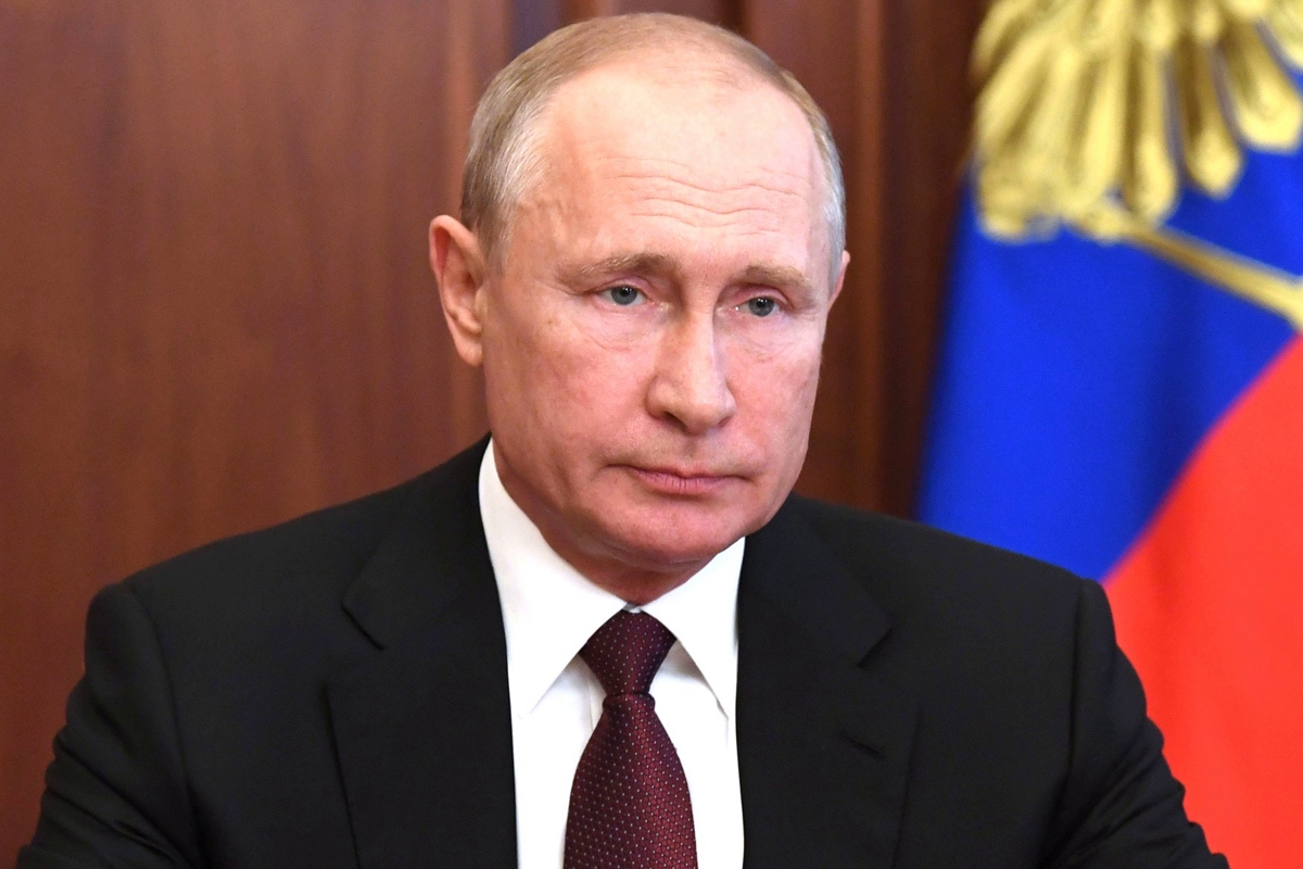На часах "опоздавшего" Путина в обращении к россиянам заметили важную деталь