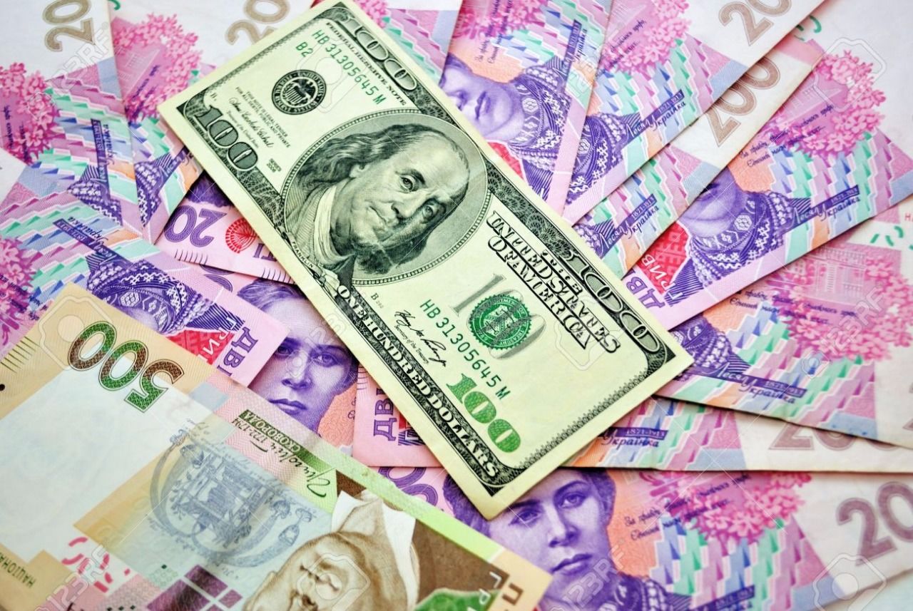Доллар и евро пошли по разным направлениям: ситуация на валютном рынке Украины