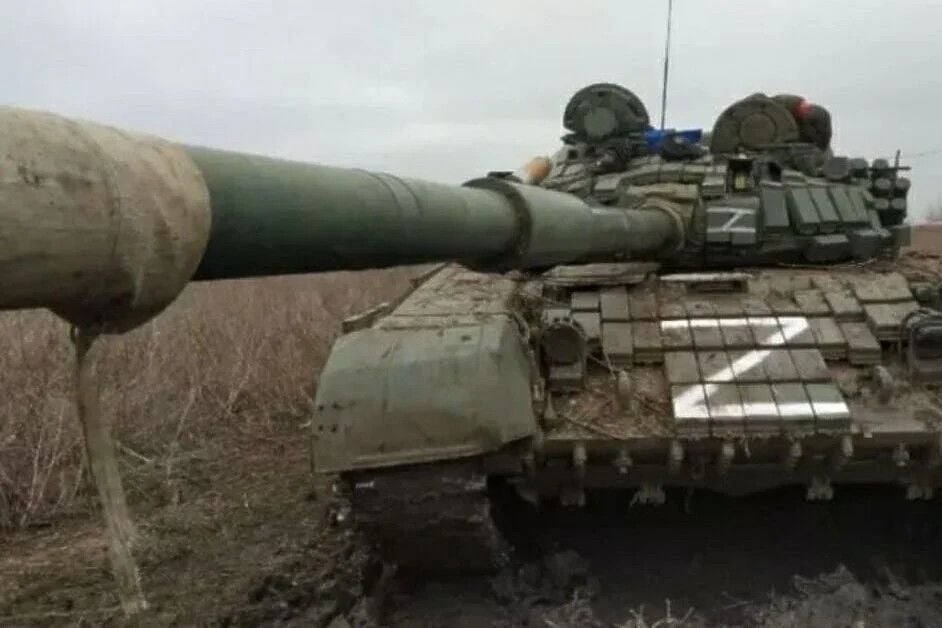 ​"Нанотехнологии в действии", – Сеть насмешила новая каменная защита у российских Т-72