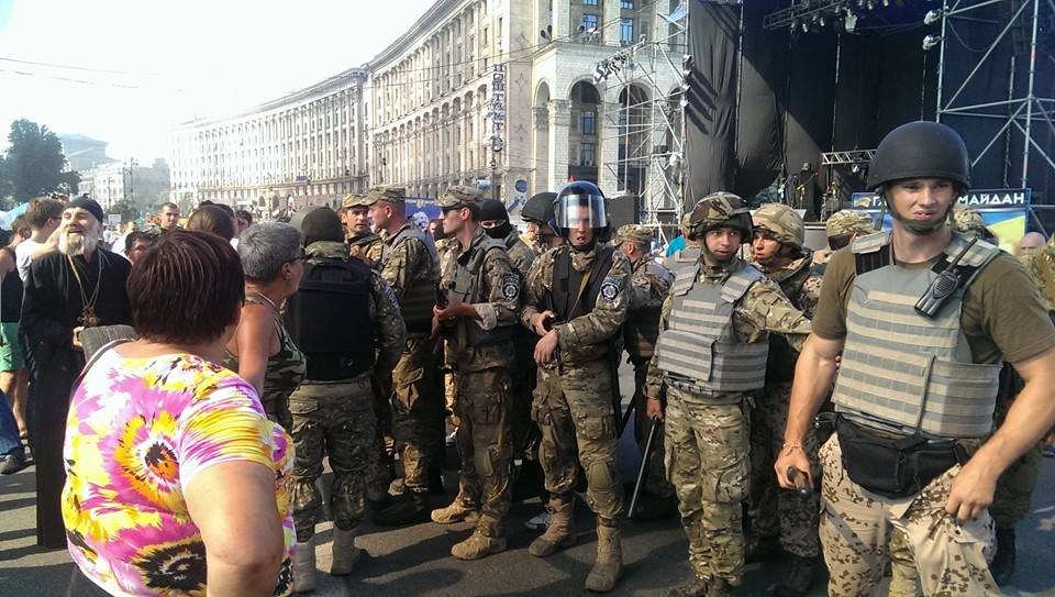 ​В Киеве перекрыли выход из станции метро Майдан Независимости и часть Крещатика