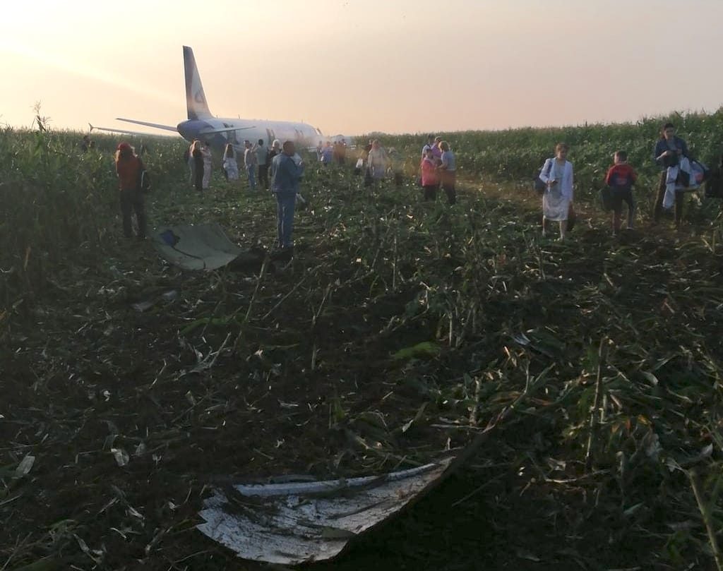 Авария с самолетом "Airbus A321" в России: всплыл странный факт с утечкой топлива - кадры