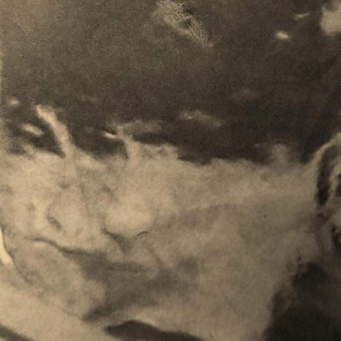 Британская ясновидящая запечатлела на фото призраков Джона Леннона и Джорджа Харрисона