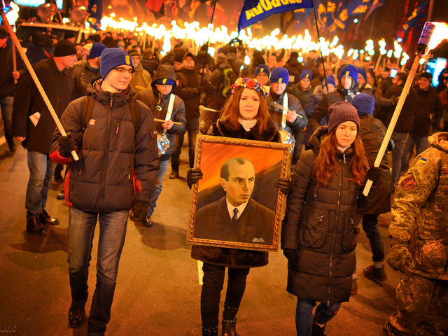 Rzeczpospolita заявляет, что в Украине растет популярность Бандеры - в Польше напуганы факельным шествием националистов