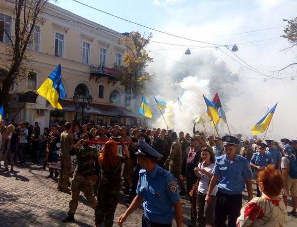 Бандера и Шухевич – герои Украины! – скандировали сегодня в Одессе