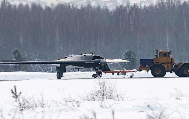 В России показали фото 20-тонного беспилотника "Охотник": соцсети удивила подозрительная деталь