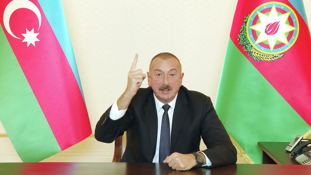 Алиев предупредил Армению: "Преподадим вам такой урок, что забудете свое имя"