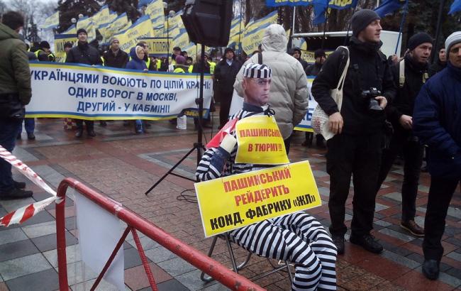 "Яценюк руководит - Путин аплодирует": киевляне требуют скорейшей отставки премьер-министра