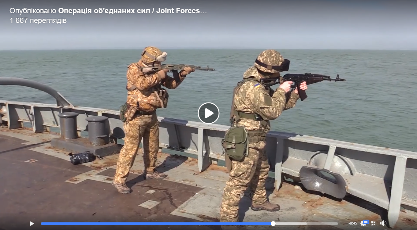 Корабли ФСБ РФ окружили буксир "Корец" Украины в Азовье - ВСУ "расстреляли врага" в условиях опасной провокации: видео