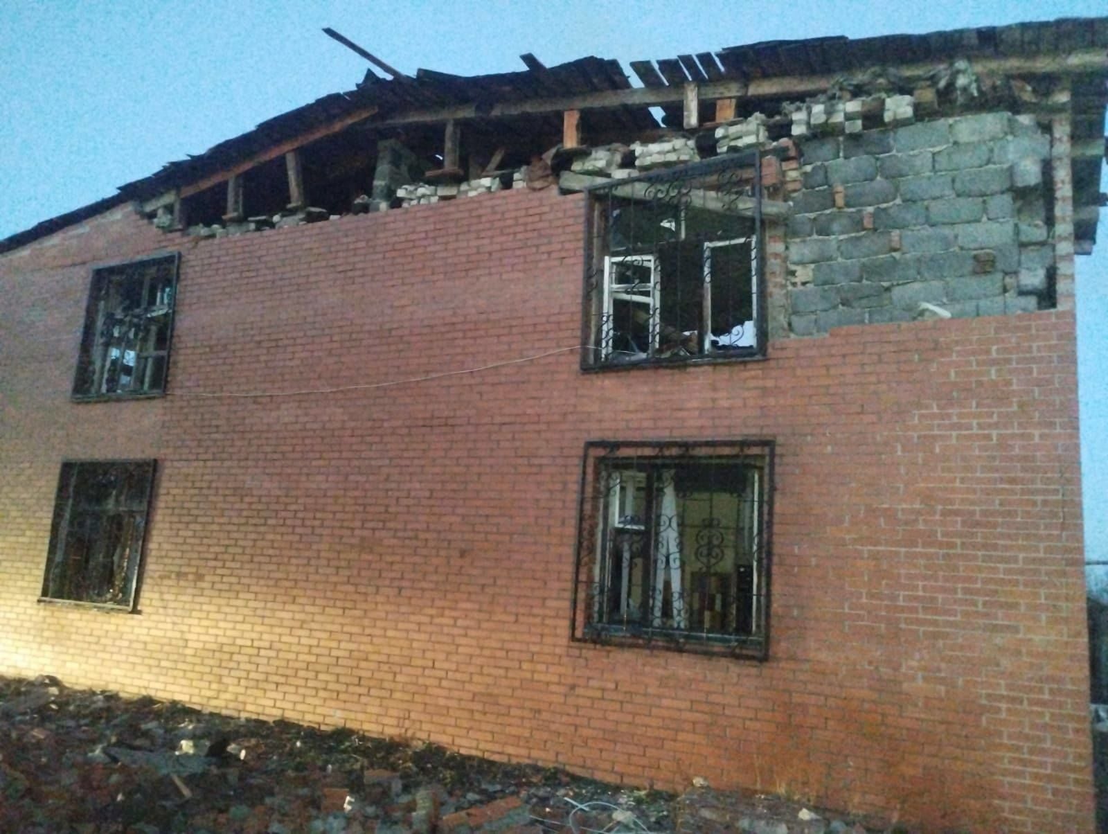 РФ била из авиации по Славянску – десятки домов разрушены, есть погибшие, много раненых, среди них ребенок