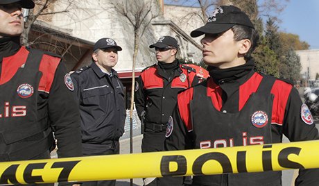 В Турции неизвестные обстреляли шефа полиции и его помощников