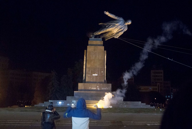В Харькове решили, какой памятник поставят на месте сваленного Ленина: в городе назревает скандал из-за очередного "договорняка"