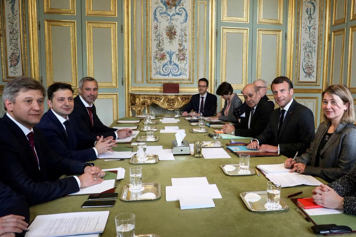 ​Французские СМИ жестко описали встречу Зеленского и Макрона - миф о радужной встрече рухнул, вся критика в адрес кандидата оправдана
