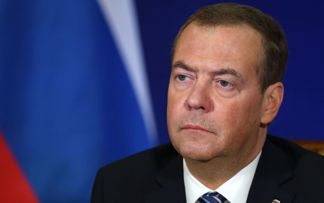 Медведев вне себя от злости угрожает странам НАТО: "Это и есть тот самый апокалипсис. Конец всему"