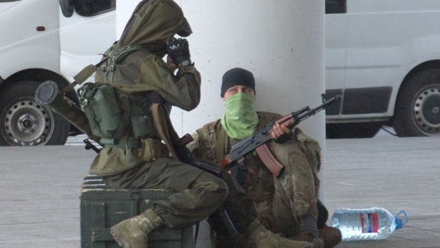 Пока боевики ведут "разборки" в центре Донецка, "администрация" заявляет о спокойной обстановке 