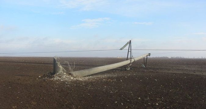 В "Укрэнерго" сообщили, что не в состоянии повлиять на ремонт разрушенной ЛЭП "Каховская-Титан"