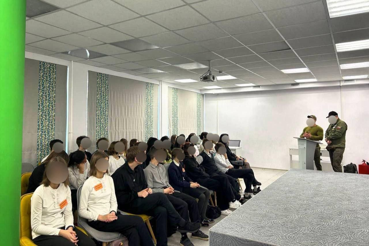 Опасные идеи охватывают РФ: Мильчаков проводит "уроки мужества" в школах, "Русич" строит детские лагеря