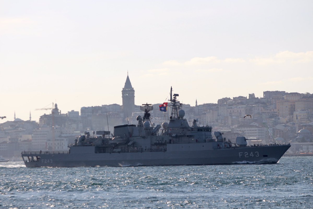 "Волчья стая" из 5 кораблей НАТО спешит на помощь Украине и готовится дать отпор агрессору - фото