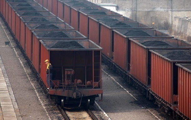 Боевики ЛНР продолжают незаконно вывозить уголь в Россию