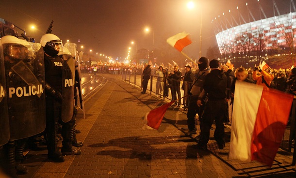 Празднование Дня независимости в Польше превратилось в массовые беспорядки националистов с полицией