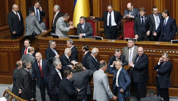 Депутаты Верховной Рады покидают фракцию Порошенко