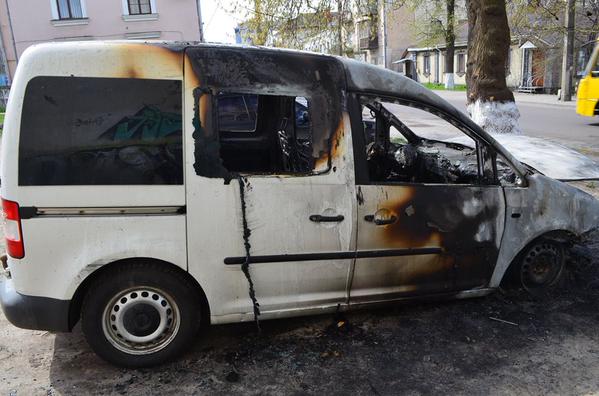 ​В центре Луцка неизвестные сожгли авто помощника нардепа