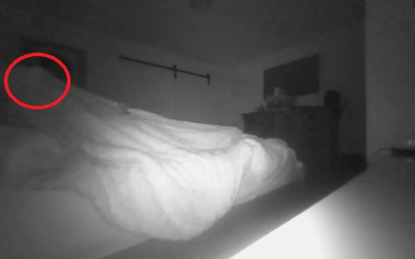Видео с призраком ужаснуло соцсети: зловещая сущность в спальне мужчины попала на камеру наблюдения