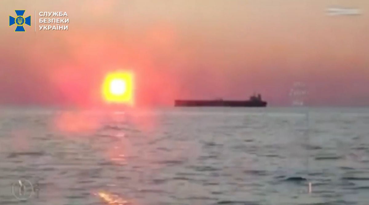 СБУ подбила танкер Blue "теневого флота" Путина – детали и видео операции у берегов Ялты 