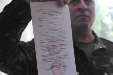 Мариупольские военкоматы получили справки для выезда призывников заграницу 