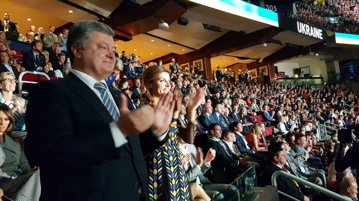 "Каждый из вас заслуживает аплодисментов стоя": Петр и Марина Порошенко поддержали команду воинов Украины на невероятных "Играх непокоренных" в Канаде - кадры