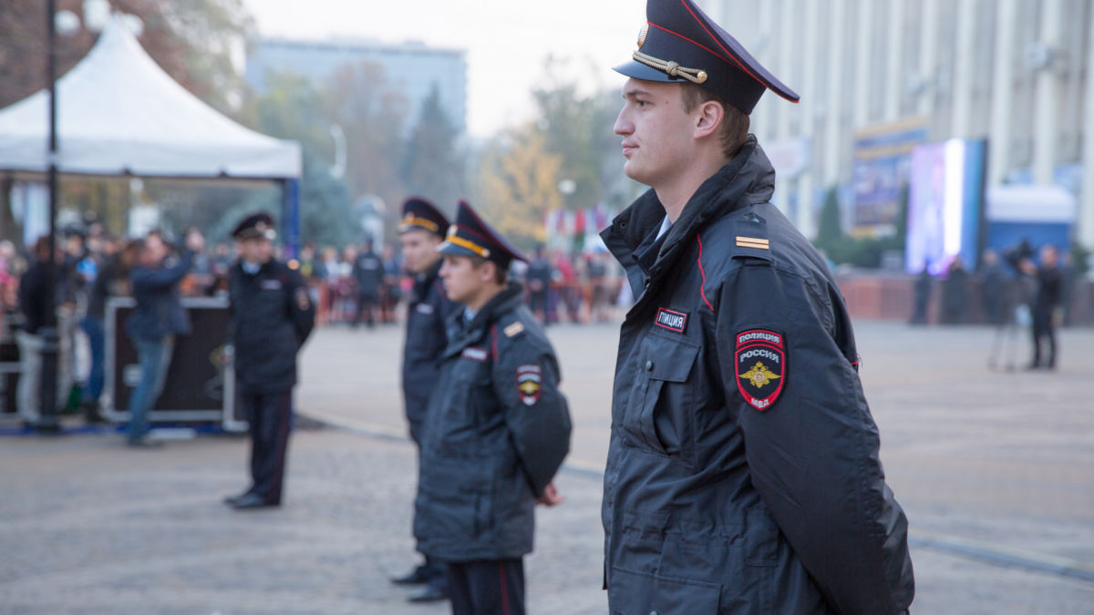 ​Оккупанты перебросили в Мелитополь до 800 полицейских из РФ: СМИ выяснили главную причину такого шага
