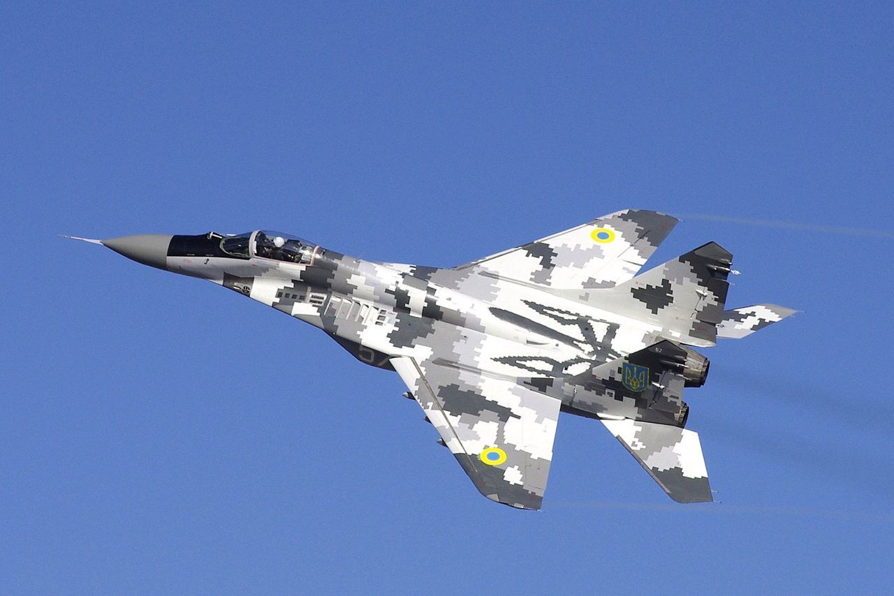 Истребитель ВСУ поднимался в воздух – в небе над Украиной обнаружен неопознанный самолет