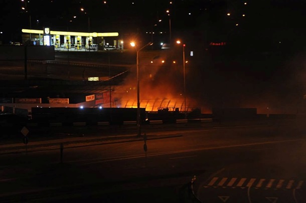 В Киеве временно закроют поврежденный пожаром выход метро «Позняки»
