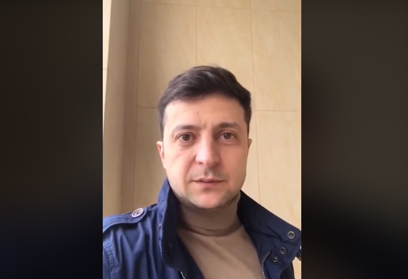 "Вова, ты не понял, за тобой бегает не Президент, за тобой бегает народ", - украинцы ответили на видеообращение Зеленского