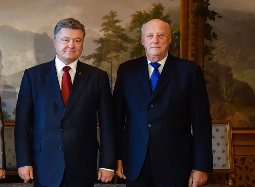 Порошенко совершил невообразимое: президенту Украины удалось попасть на встречу с королевской семьей Норвегии - королем Харальдом и его женой Соней