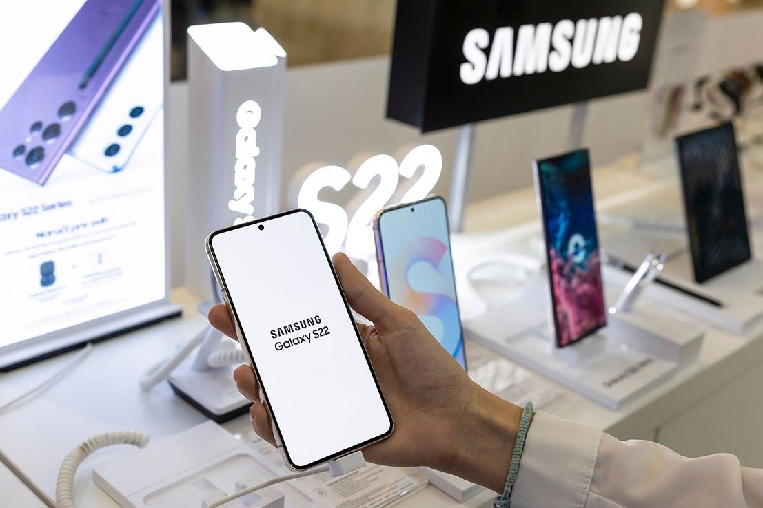 Samsung блокирует телефоны, завезенные "серыми" путями в Россию, – параллельный импорт "накрывается"