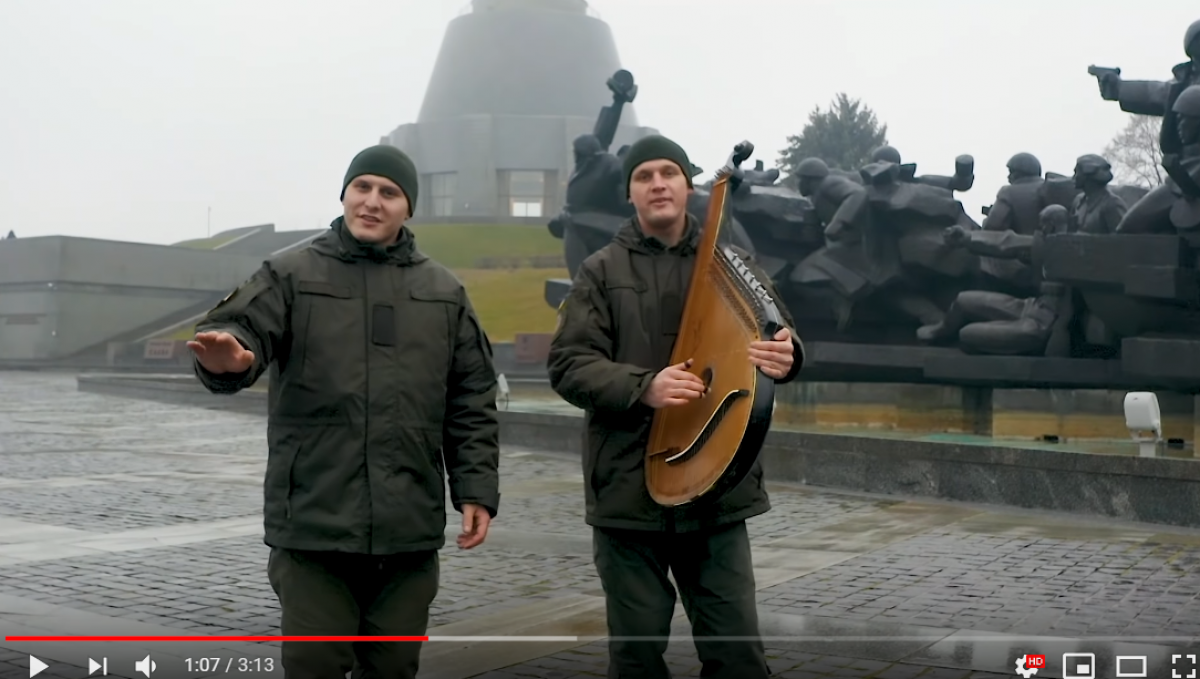 Бойцы Нацгвардии перепели всемирно известный "Щедрик": видео
